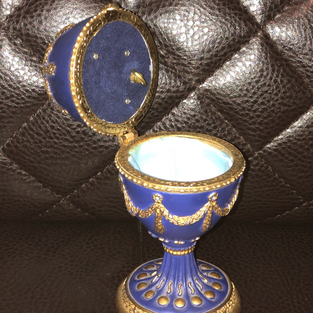 Egg Jewlery Holder - Picture 2 of 2